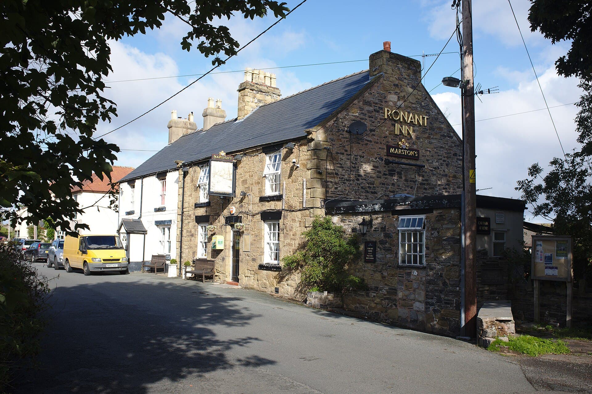 Gronant Inn (via Wikimedia Commons, CC BY-SA 2.0)