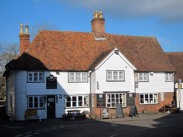 The Chequers Inn (via Wikimedia Commons, CC BY-SA 2.0)