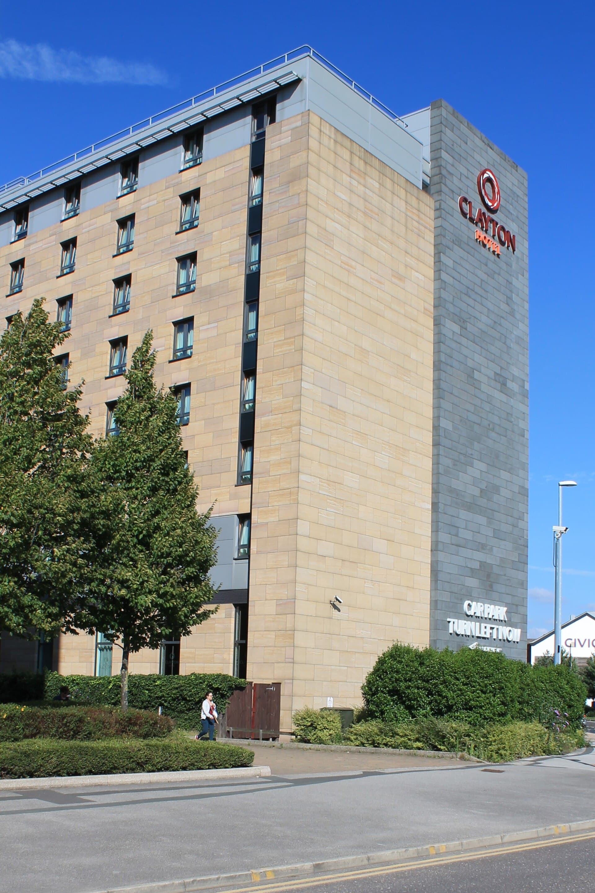 Clayton Hotel Leeds (via Wikimedia Commons, CC0)