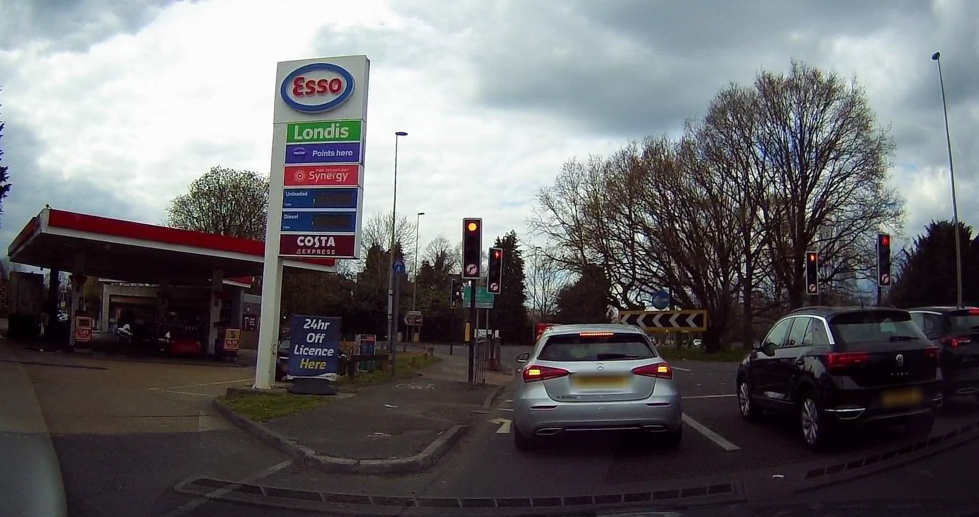 Street view near Airport Inn Gatwick, Horley — © tallguy (CC BY-SA · Mapillary)