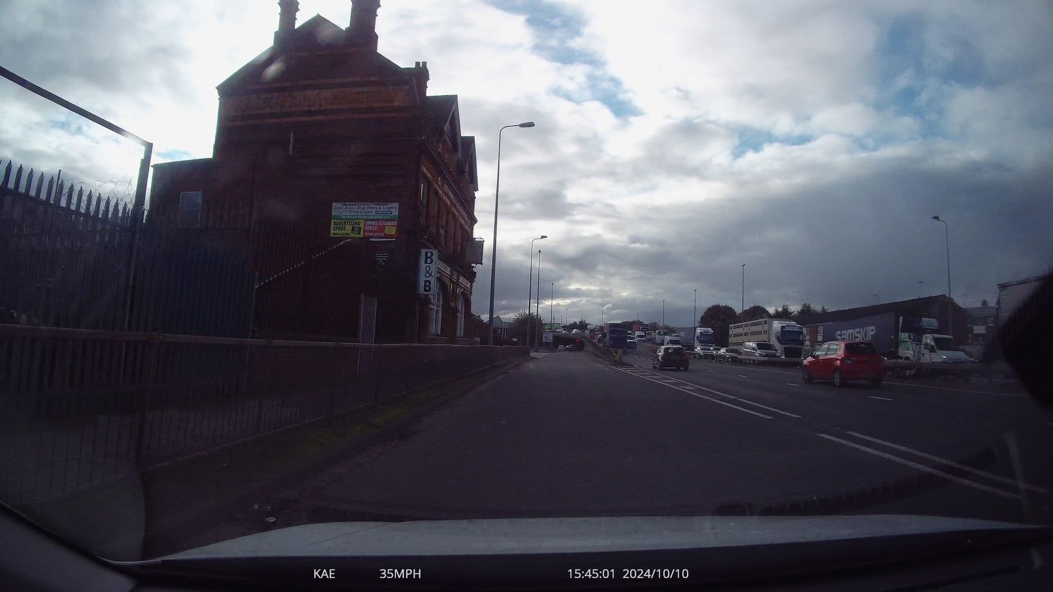 Street view near Alexandra Hotel & pub, Kingston upon Hull — © lamaar639 (CC BY-SA · Mapillary)
