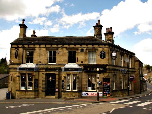 The Royal Hotel (via Wikimedia Commons, CC BY-SA 2.0)