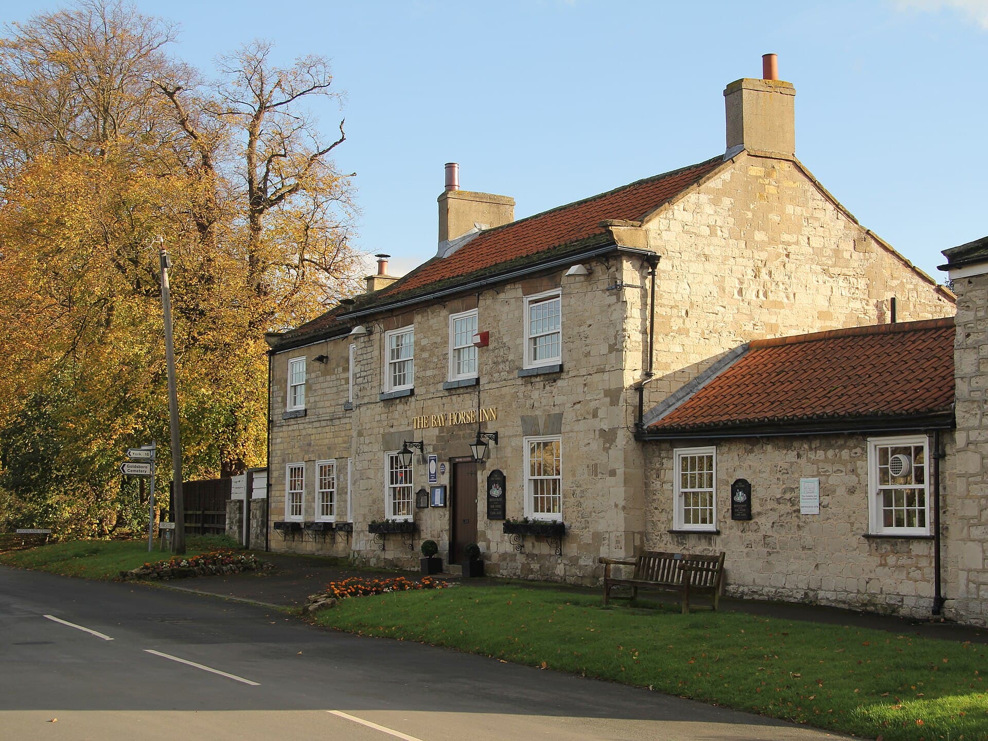 The Bay Horse Inn (via Wikimedia Commons, CC BY-SA 2.0)