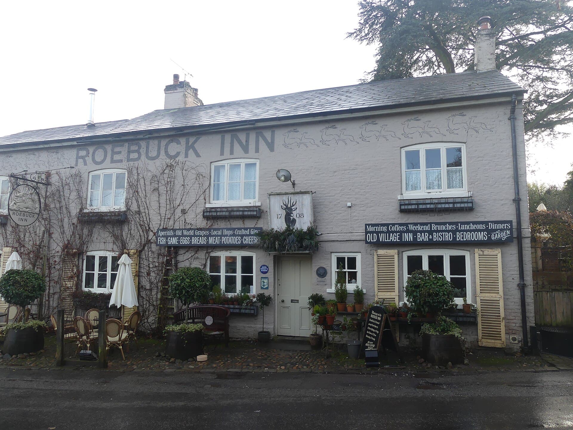 The Roebuck Inn (via Wikimedia Commons, CC BY-SA 4.0)
