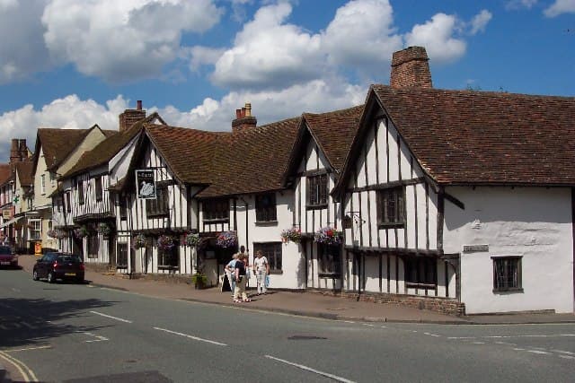 The Swan at Lavenham Hotel & Spa (via Wikimedia Commons, CC BY-SA 2.0)