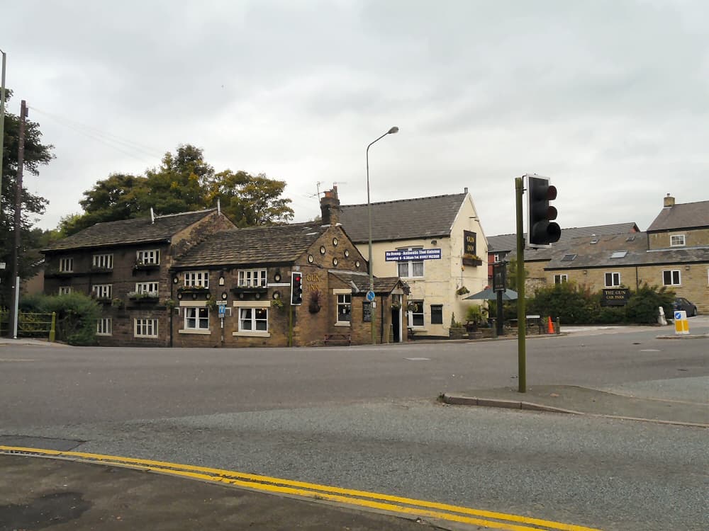 Gun Inn (via Wikimedia Commons, CC BY-SA 2.0)