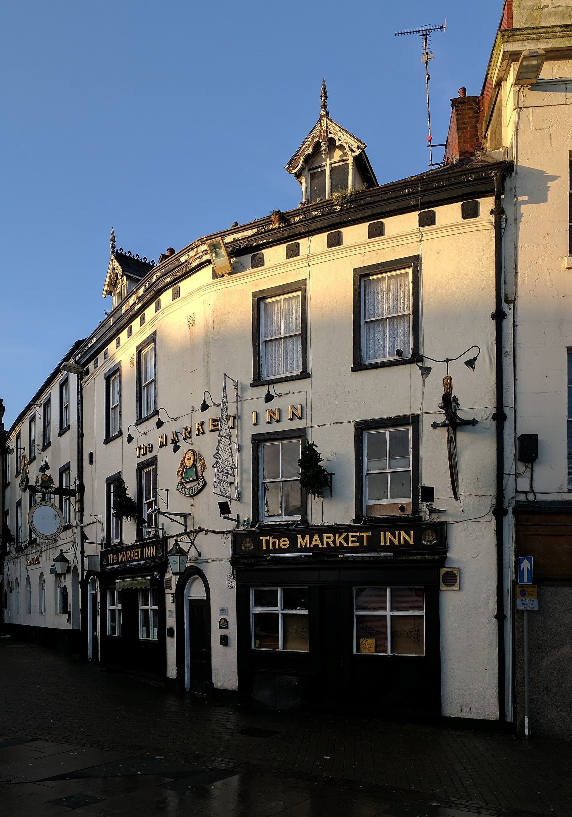 The Market Inn (via Wikimedia Commons, CC BY-SA 4.0)