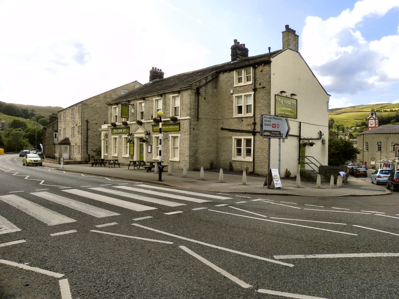 The New Inn (via Wikimedia Commons, CC BY-SA 2.0)