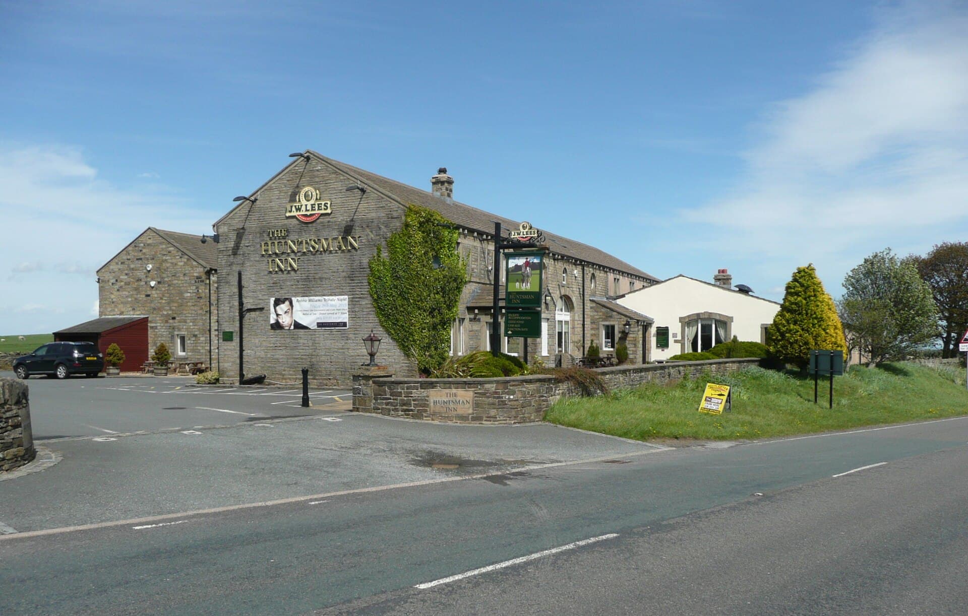 The Huntsman Inn (via Wikimedia Commons, CC BY-SA 2.0)