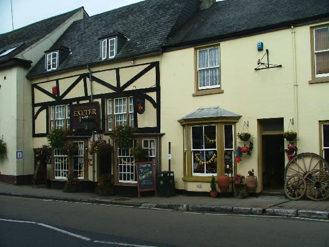 The Exeter Inn (via Wikimedia Commons, CC BY-SA 2.0)