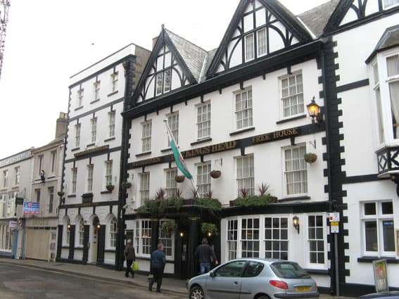 The Kings Head (via Wikimedia Commons, CC BY-SA 3.0)