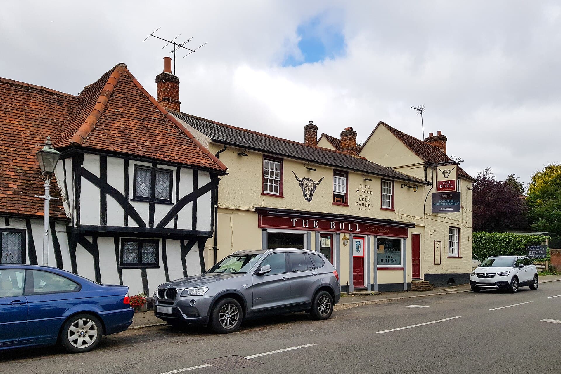 The Bull Inn (via Wikimedia Commons, CC BY-SA 4.0)