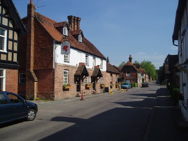 Griffin Inn (Hotel) (via Wikimedia Commons, CC BY-SA 2.0)