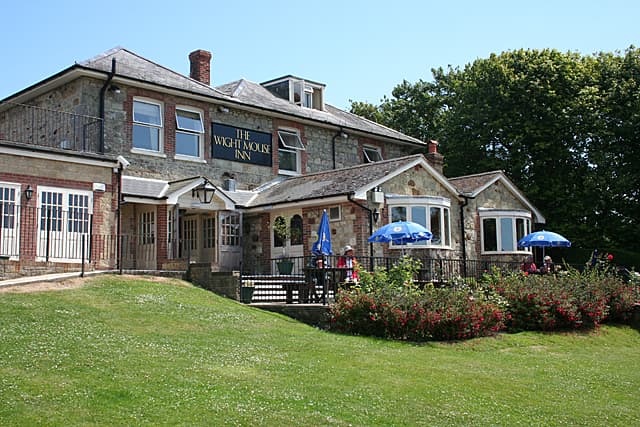 Wight Mouse Inn (via Wikimedia Commons, CC BY-SA 2.0)