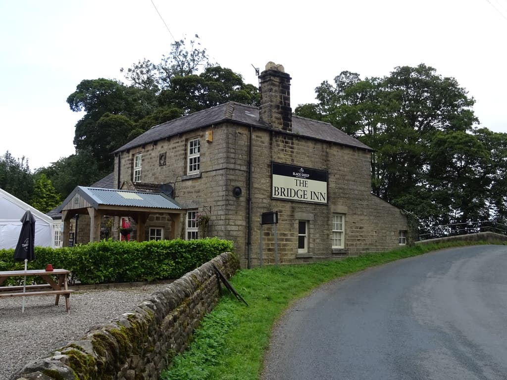 The Bridge Inn (via Wikimedia Commons, CC BY-SA 2.0)
