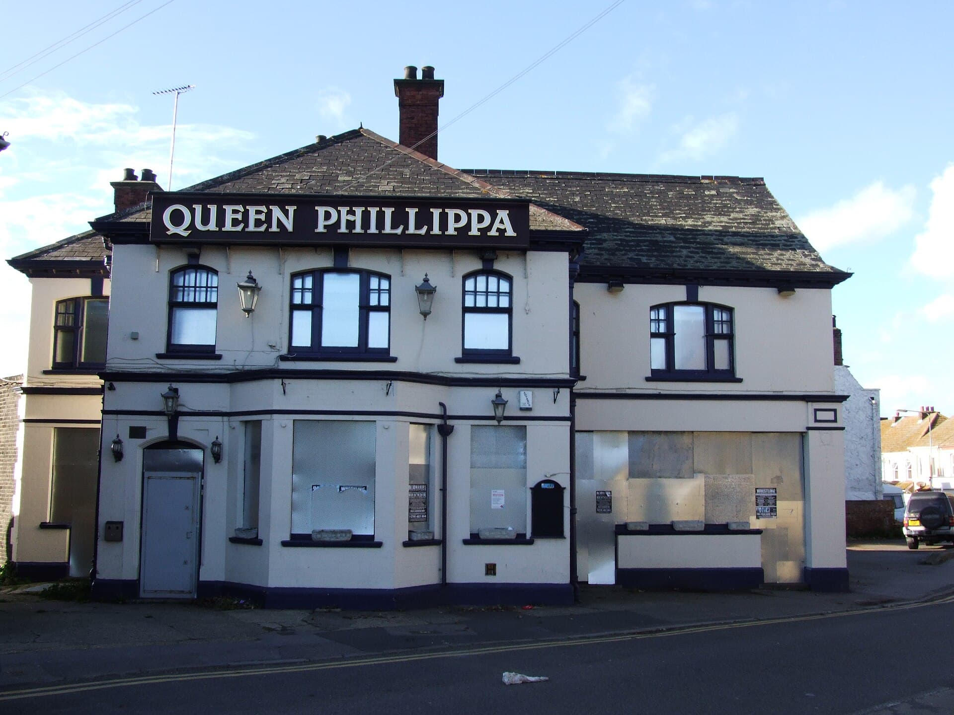 Queen Phillippa (via Wikimedia Commons, CC BY-SA 2.0)