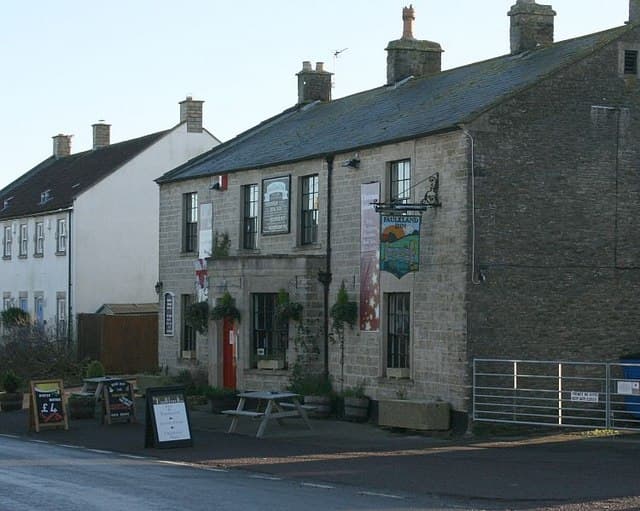 The Faulkland Inn (via Wikimedia Commons, CC BY-SA 2.0)