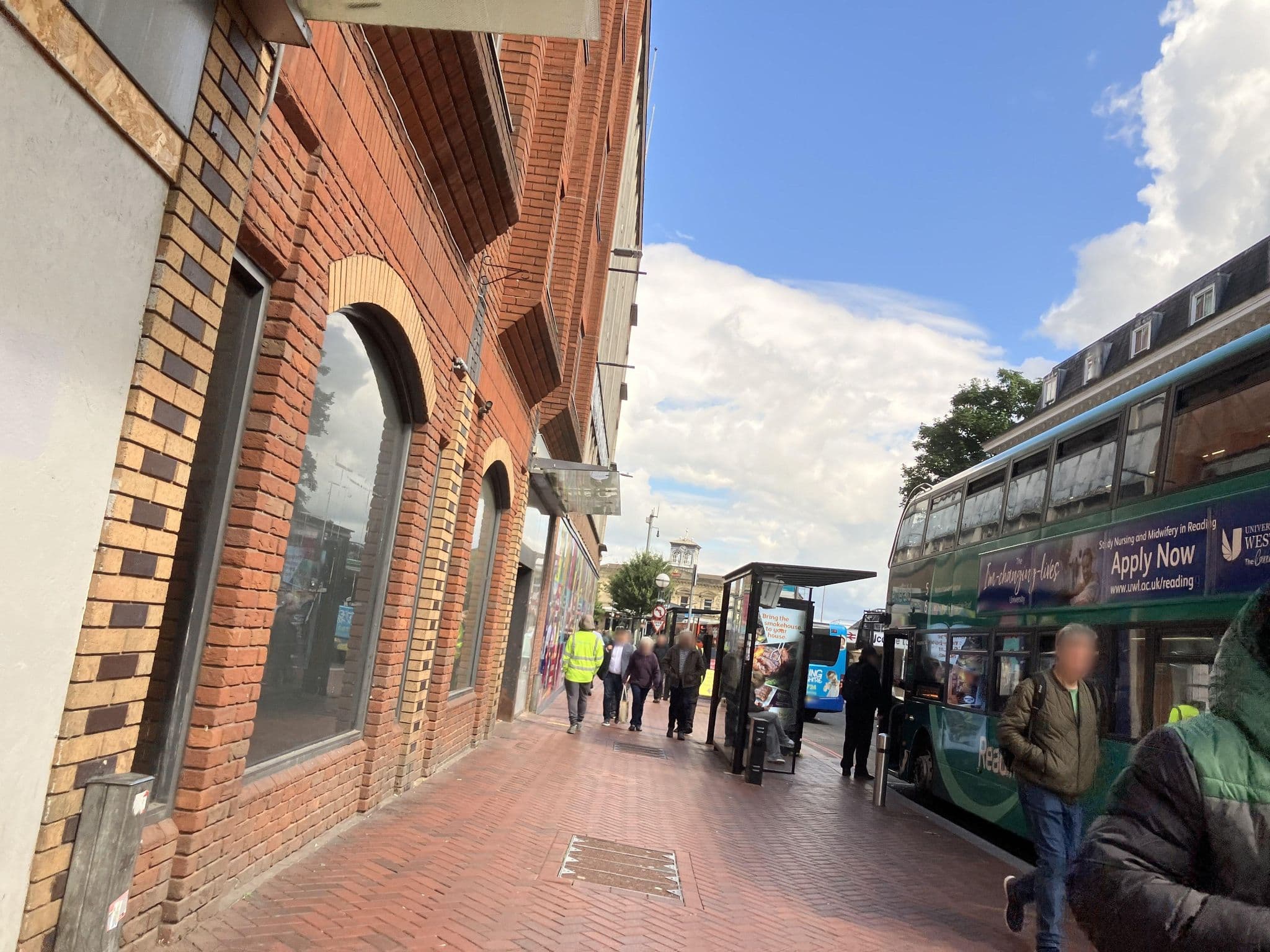 Street view near Malmaison Reading, Reading — © southglos (CC BY-SA · Mapillary)