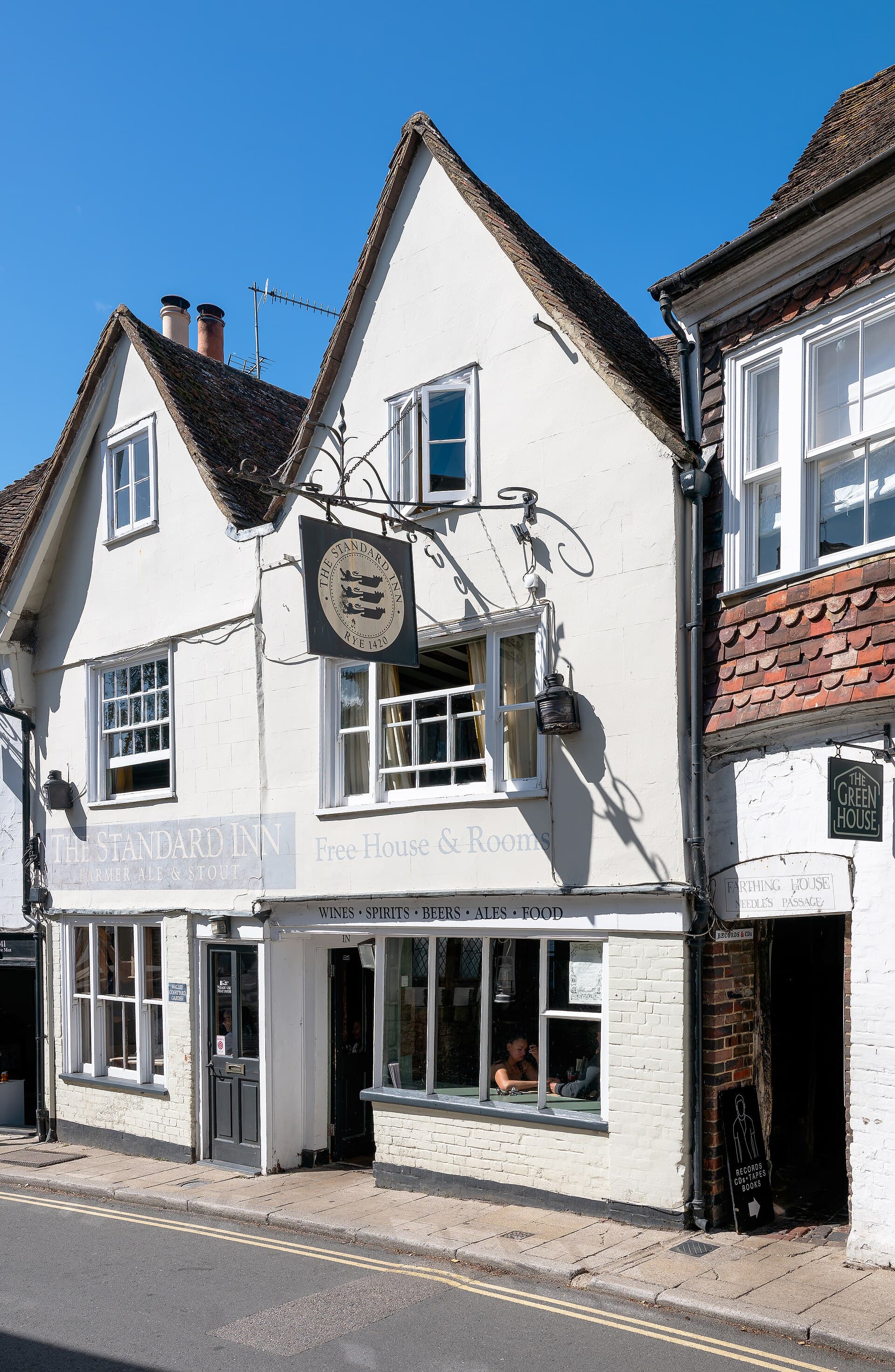 The Standard Inn (via Wikimedia Commons, CC BY-SA 4.0)