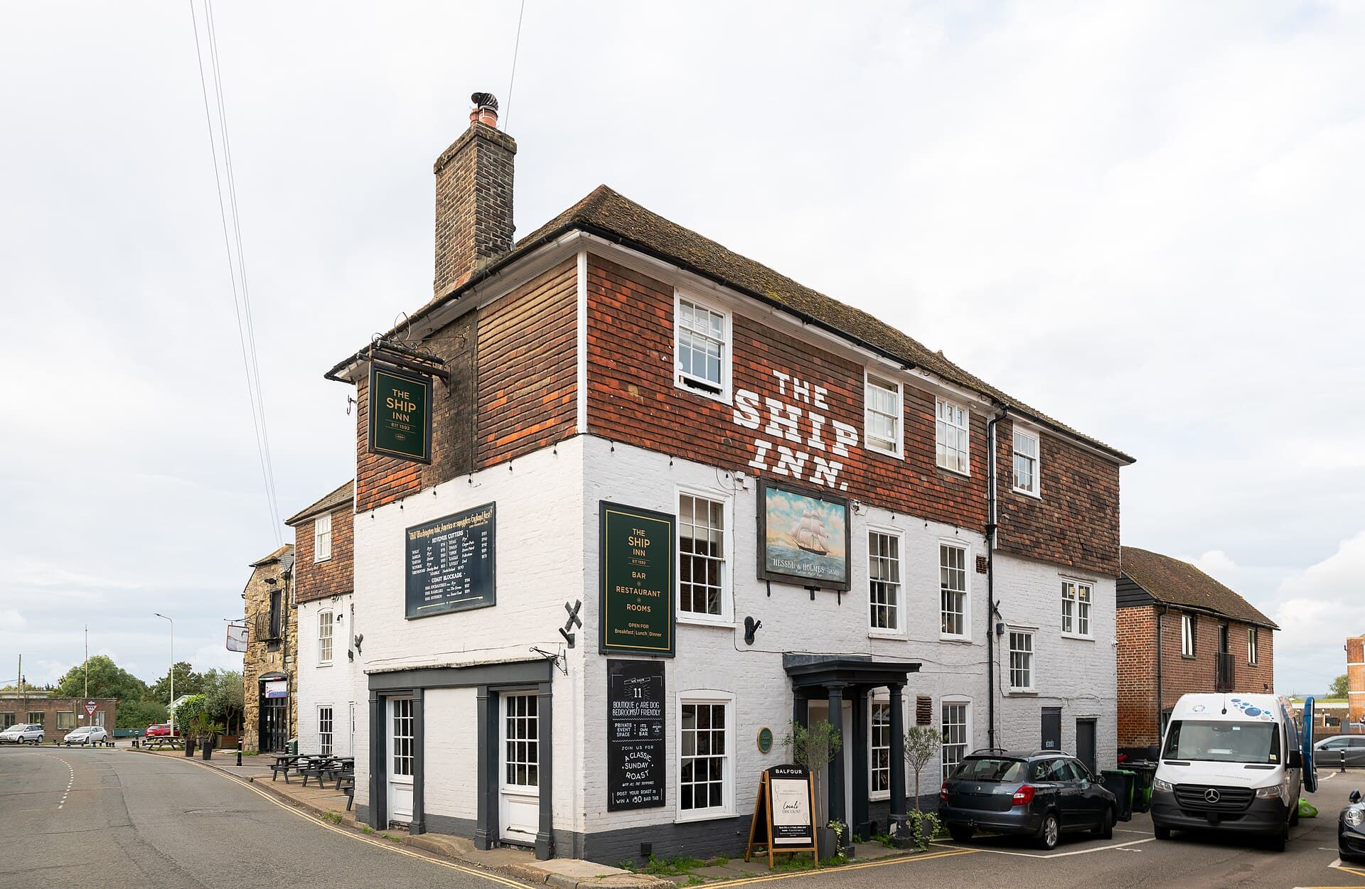 The Ship Inn (via Wikimedia Commons, CC BY-SA 4.0)