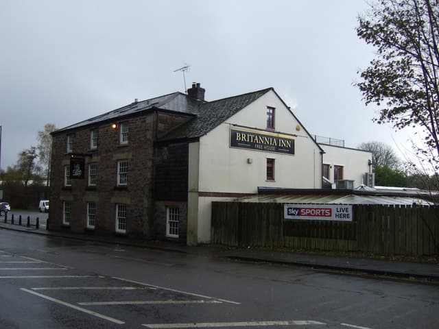 Britannia Inn (via Wikimedia Commons, CC BY-SA 2.0)