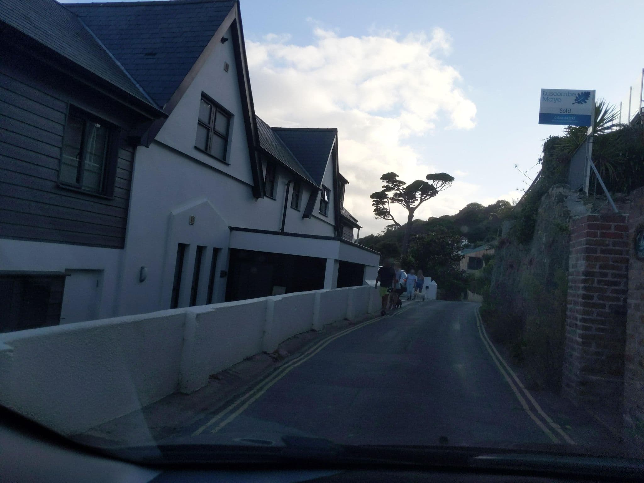 Street view near Sunnycliff Hotel, Salcombe — © WaggyDog (CC BY-SA · Mapillary)