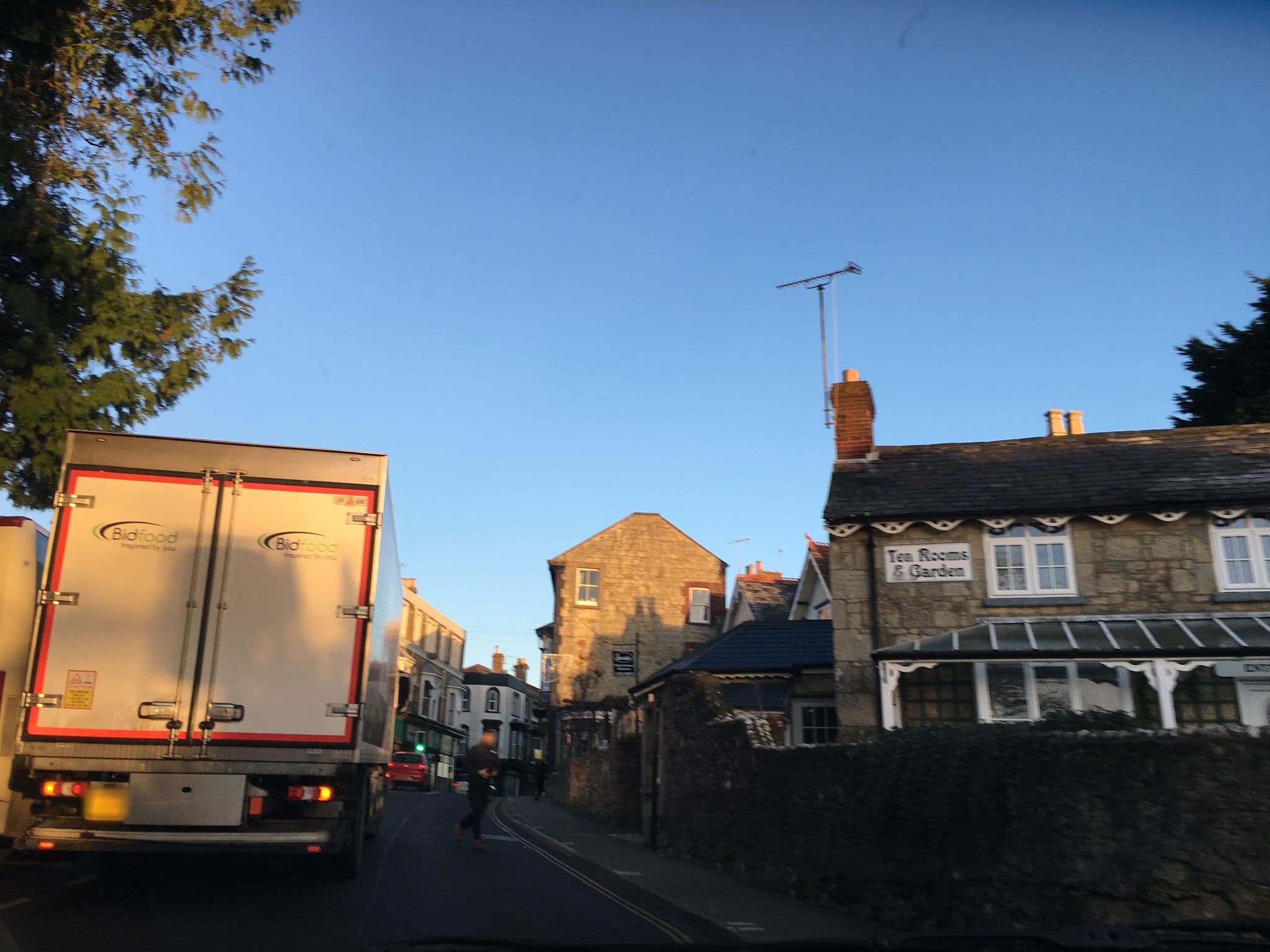 Street view near Laburnum Cottage, Shanklin — © powcom (CC BY-SA · Mapillary)