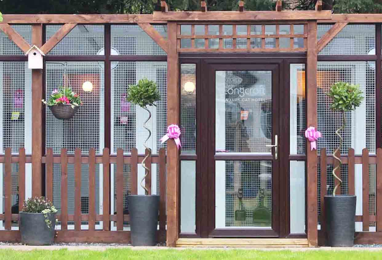 Longcroft Luxury Cat Hotel Brooklands / Surrey, West Byfleet
