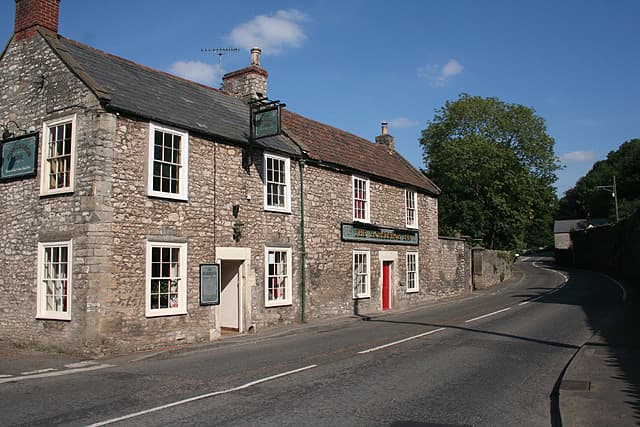 The Horseshoe Inn (via Wikimedia Commons, CC BY-SA 2.0)