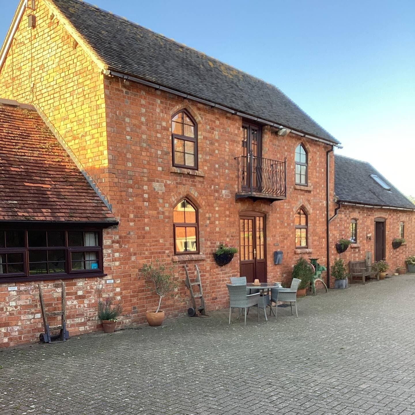 Napton Fields Holiday Cottages & Shepherd's Hut. Accommodation, Warwickshire, Stockton