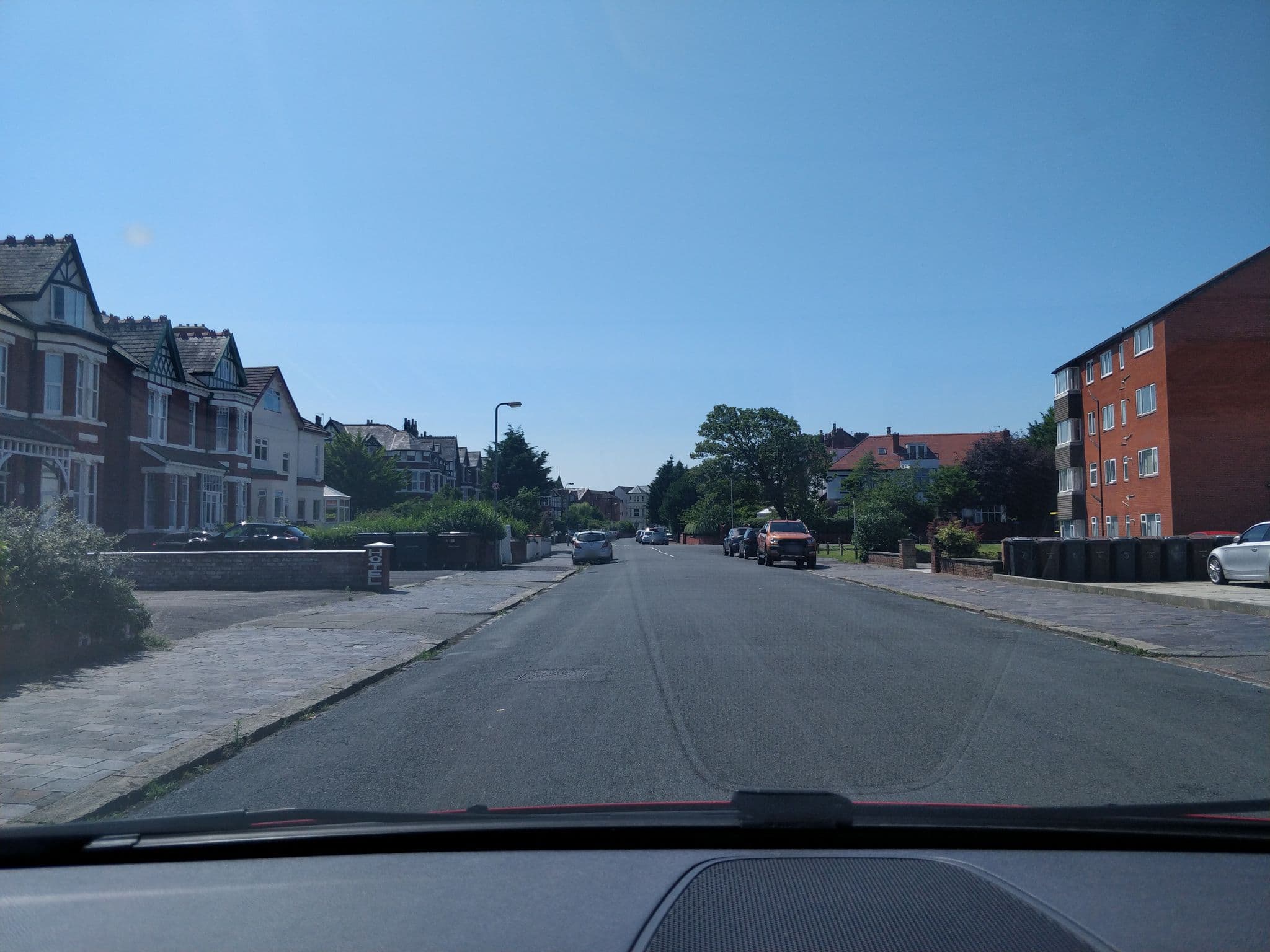 Street view near Whitworth Falls Hotel, Southport — © davidsong (CC BY-SA · Mapillary)