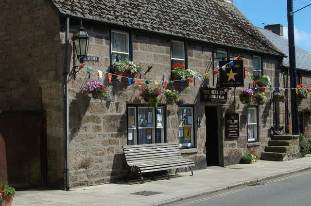 The Star Inn (via Wikimedia Commons, CC BY-SA 2.0)