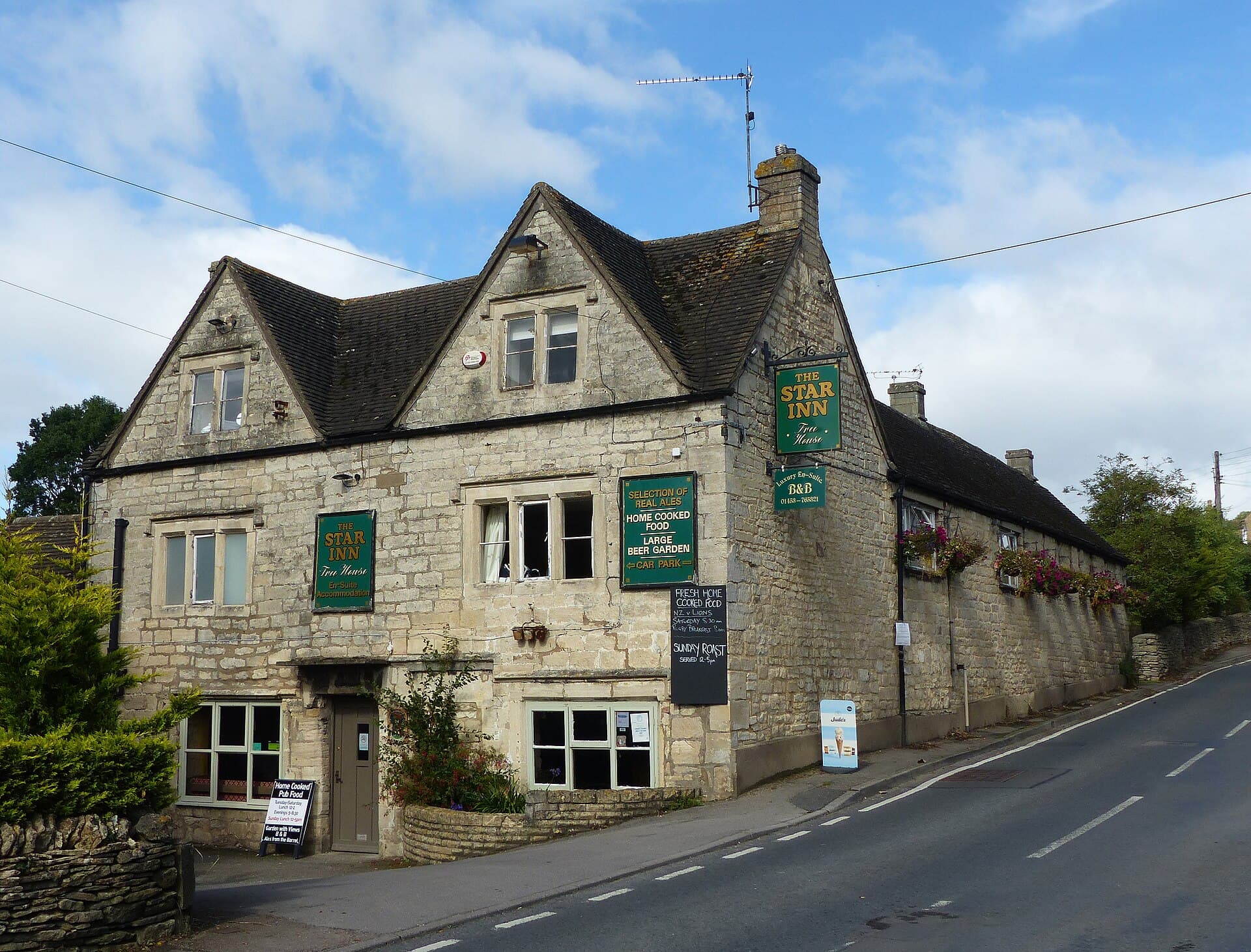 Star Inn & Hotel (via Wikimedia Commons, CC BY-SA 4.0)