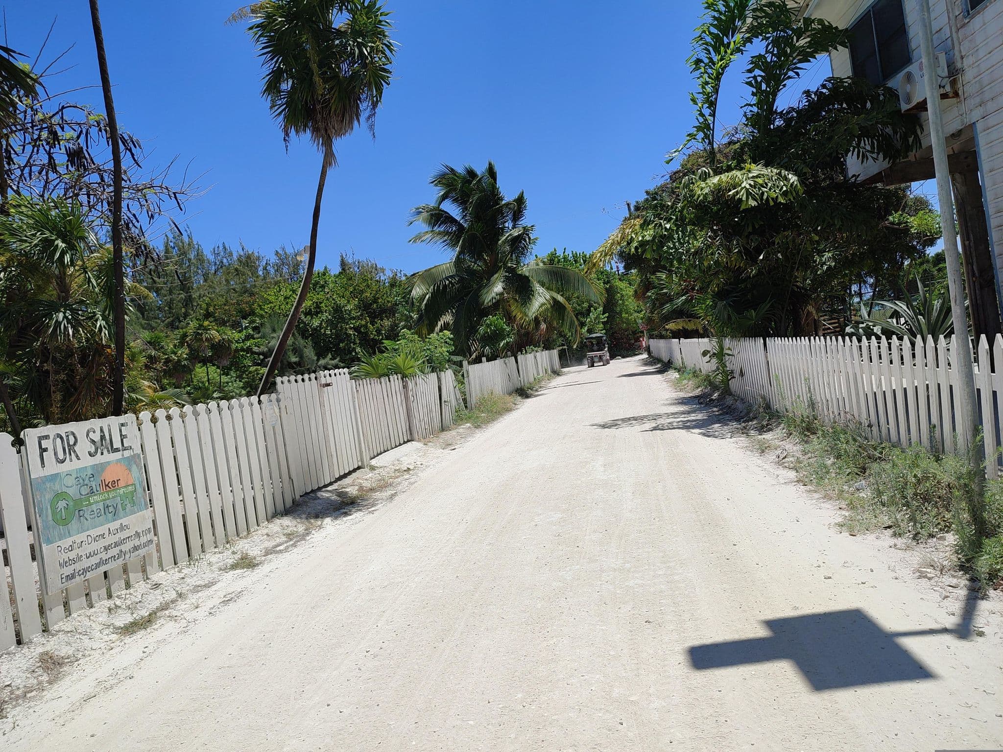 Street view near Sundance Villa, Caye Caulker — © charlieplett (CC BY-SA · Mapillary)