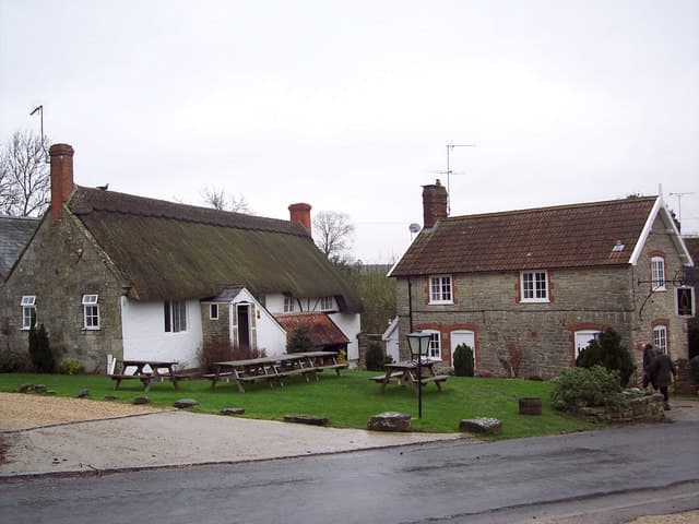 The Compasses Inn (via Wikimedia Commons, CC BY-SA 2.0)