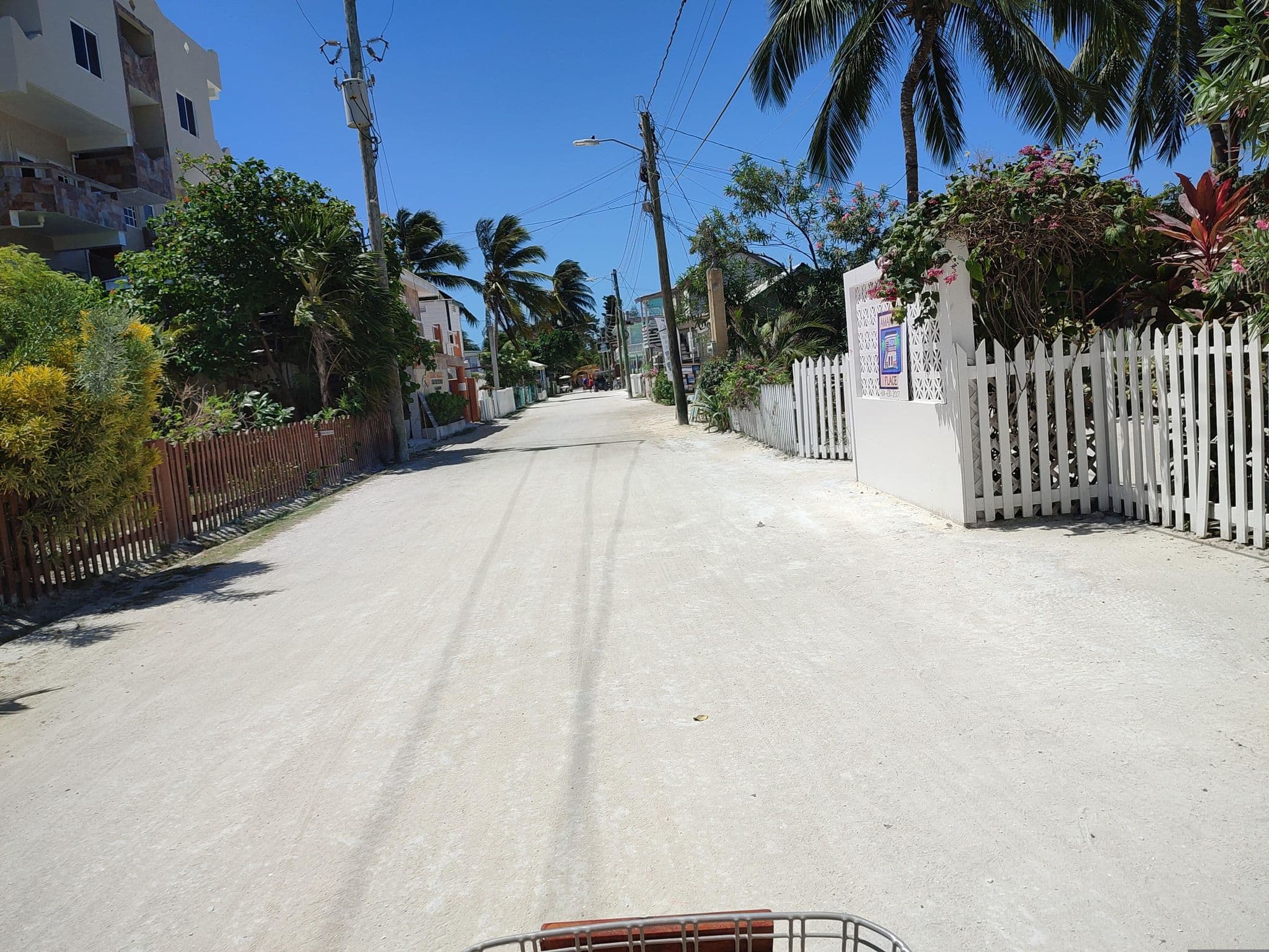 Street view near Island Magic Beach Resort, Caye Caulker — © charlieplett (CC BY-SA · Mapillary)