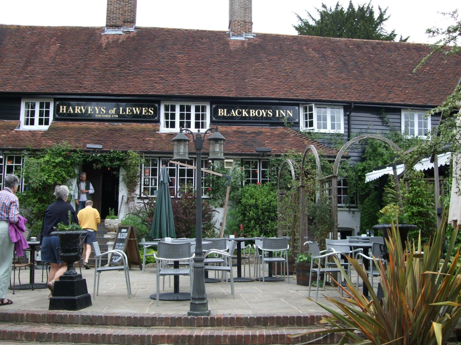 Blackboys Inn (via Wikimedia Commons, CC BY-SA 2.0)