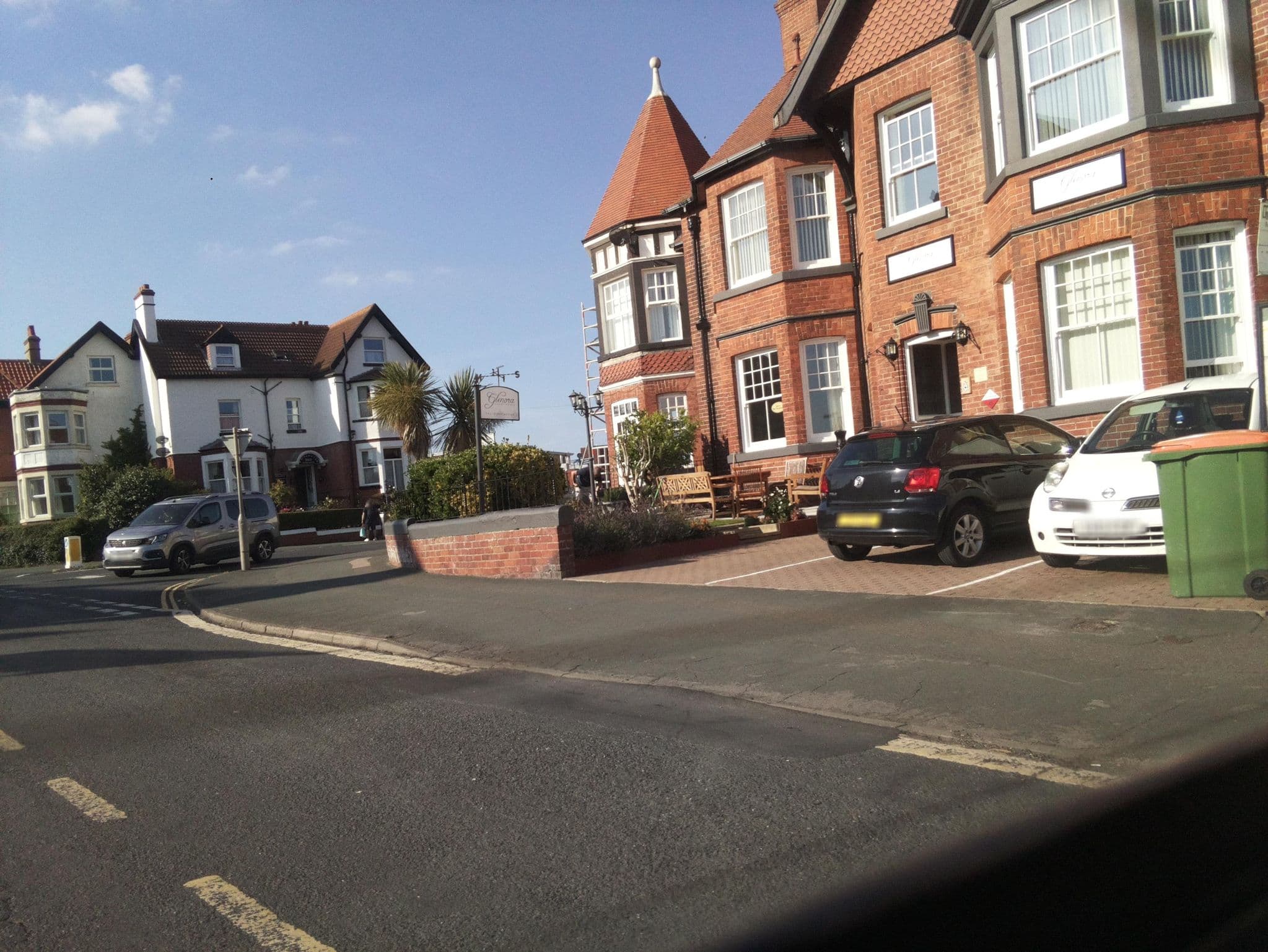 Street view near Crescent Lodge, Whitby — © southglos (CC BY-SA · Mapillary)
