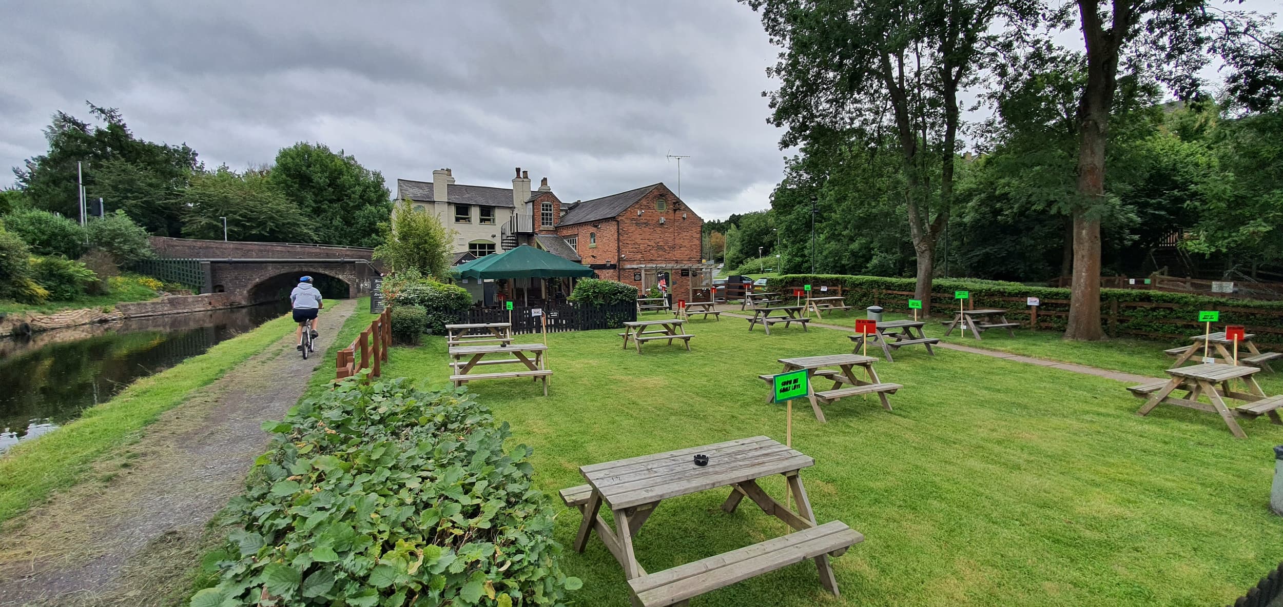 Round Oak Inn, Wombourne