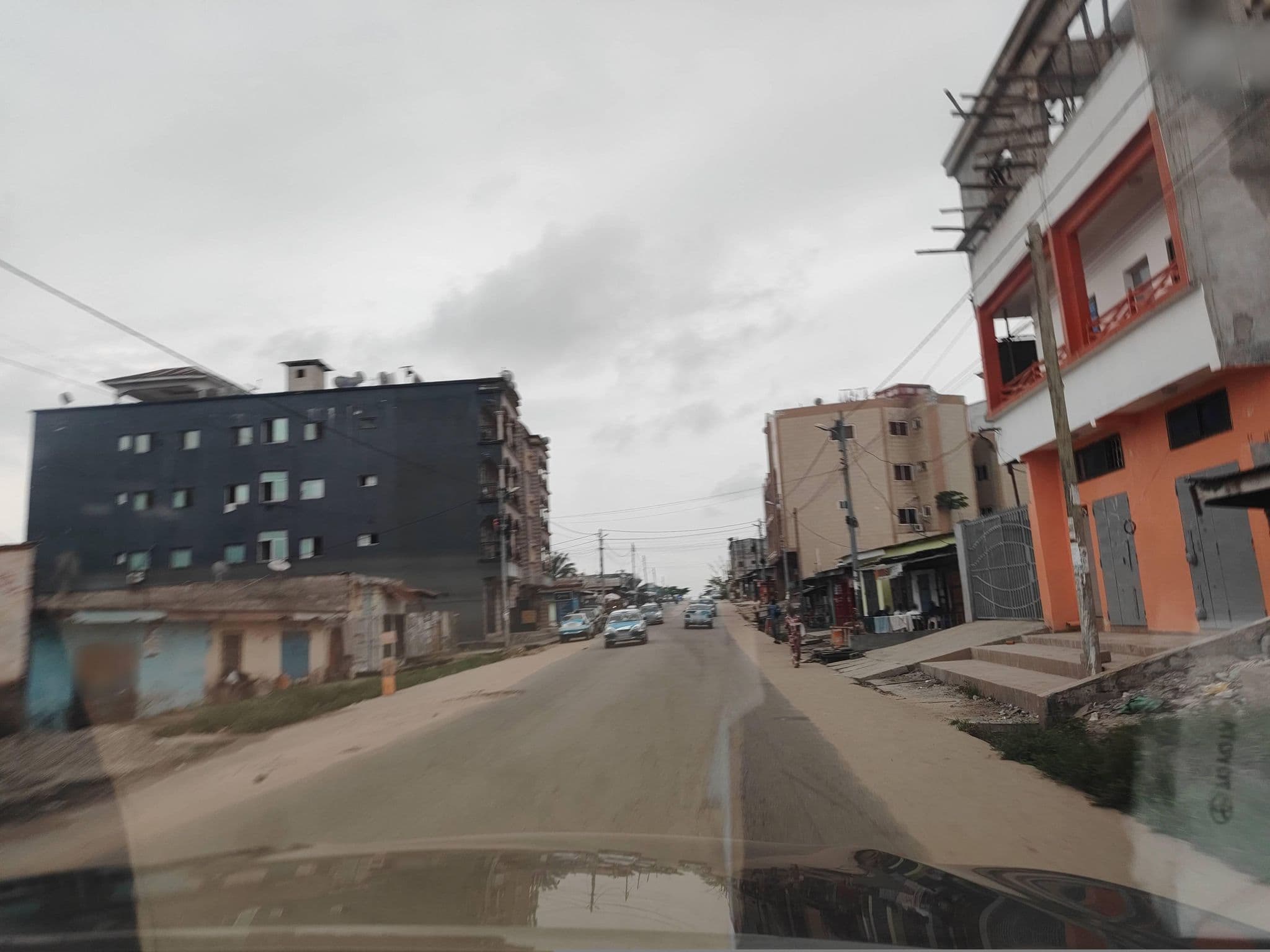 Street view near Hôtel Basilisque, Pointe-Noire — © orlanto (CC BY-SA · Mapillary)
