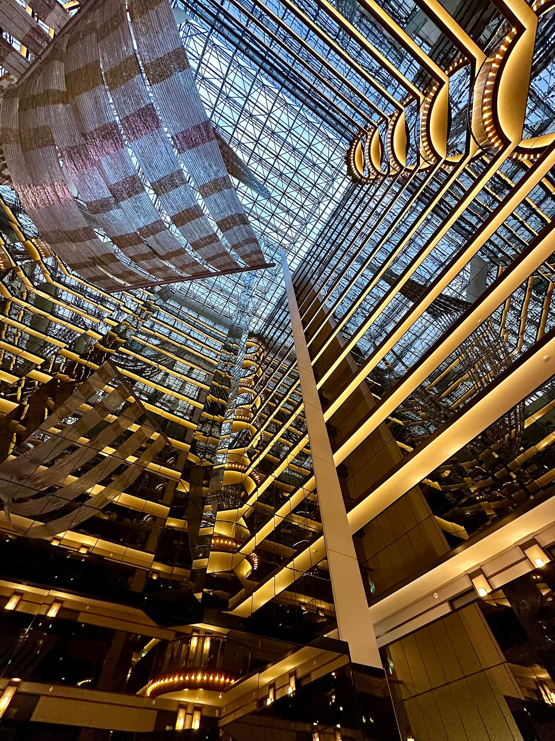 Sofitel Melbourne on Collins (via Wikimedia Commons, CC BY 2.0)