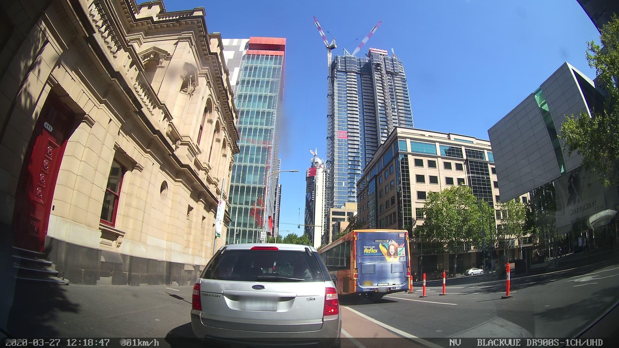 Street view near Wyndham Hotel Melbourne, Melbourne — © eneerhut (CC BY-SA · Mapillary)