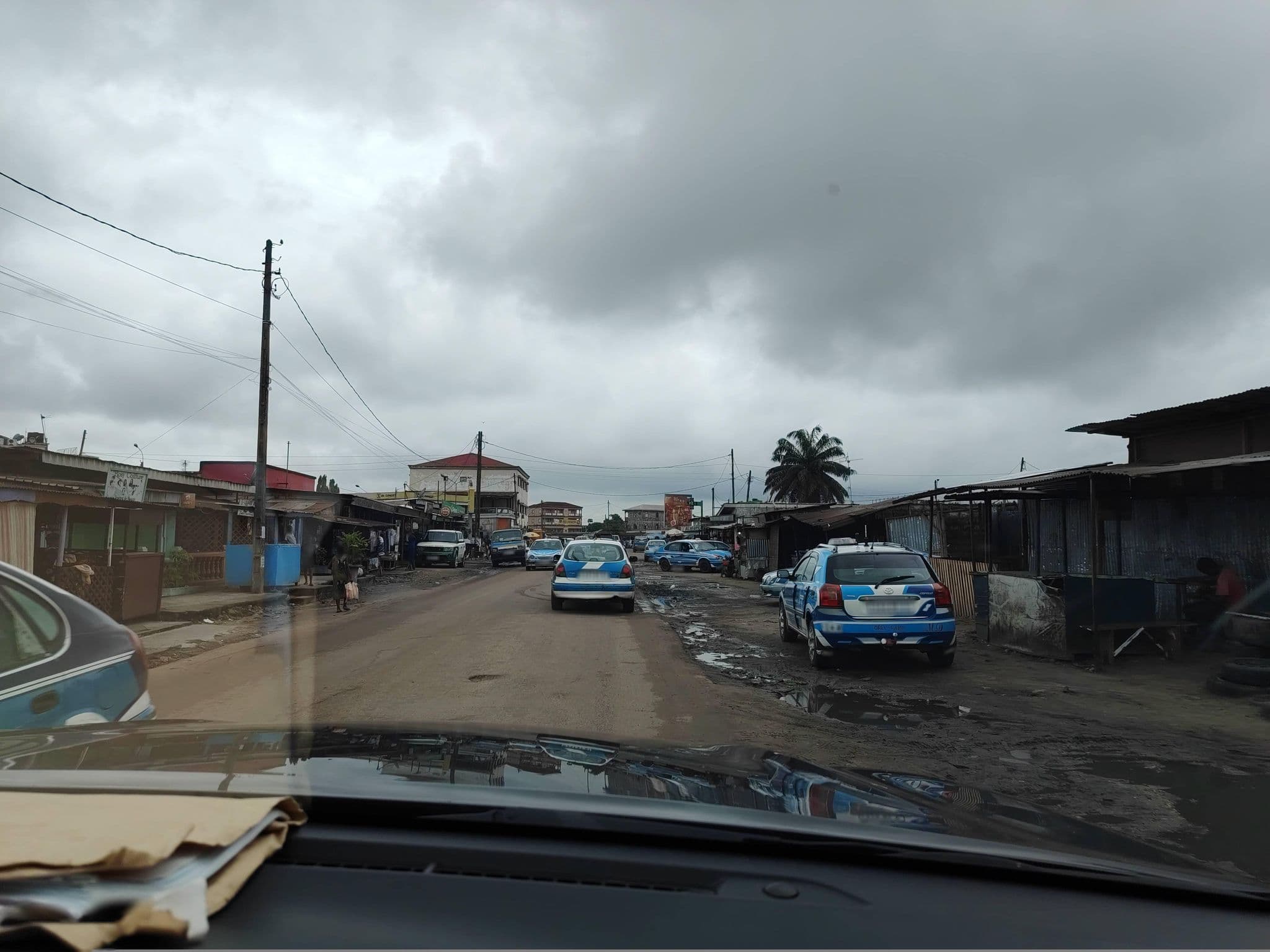 Street view near Le CLIPERTONE vip- hotel, Pointe-Noire — © orlanto (CC BY-SA · Mapillary)