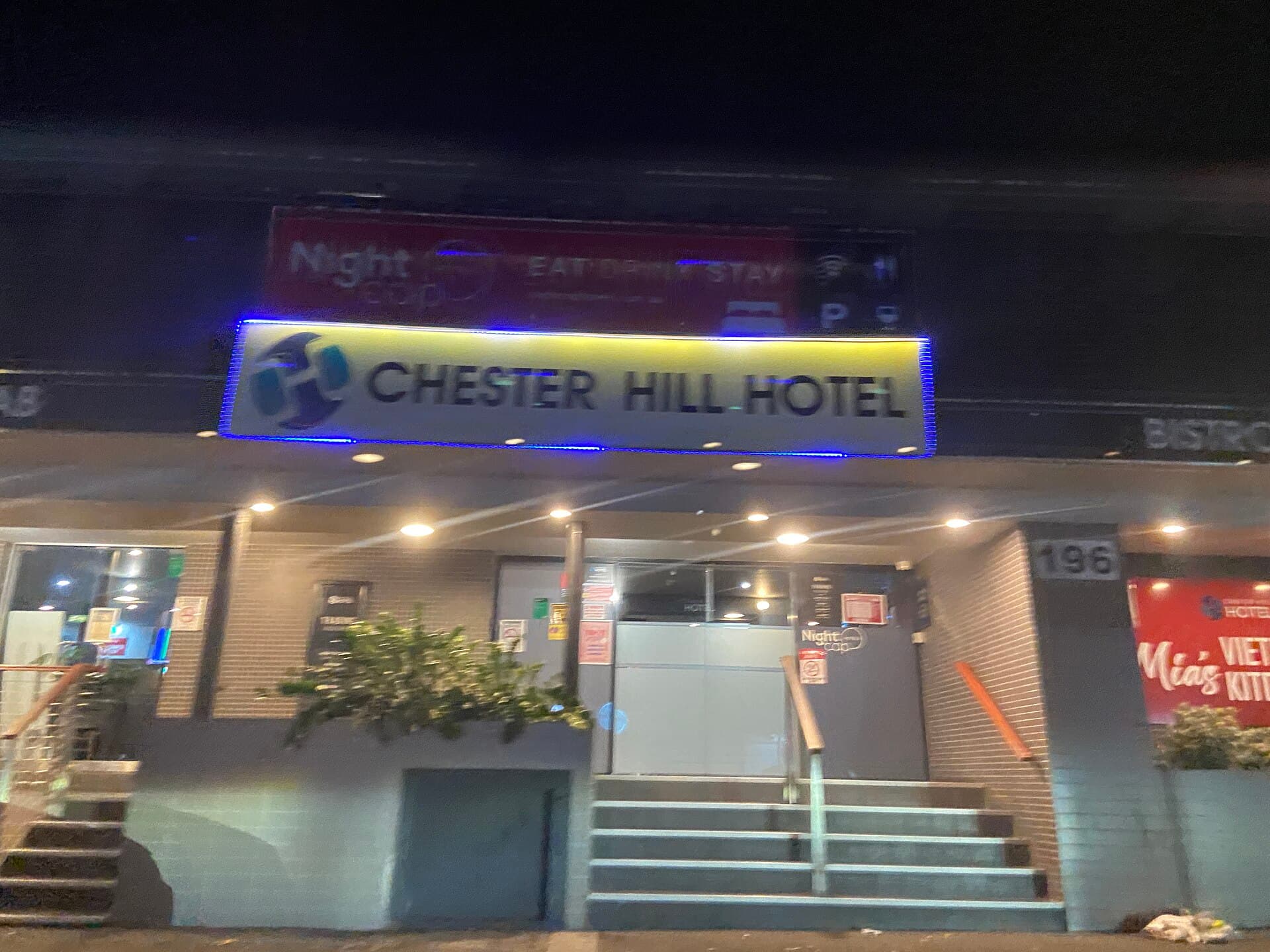 Nightcap at Chester Hill Hotel (via Wikimedia Commons, CC BY-SA 4.0)