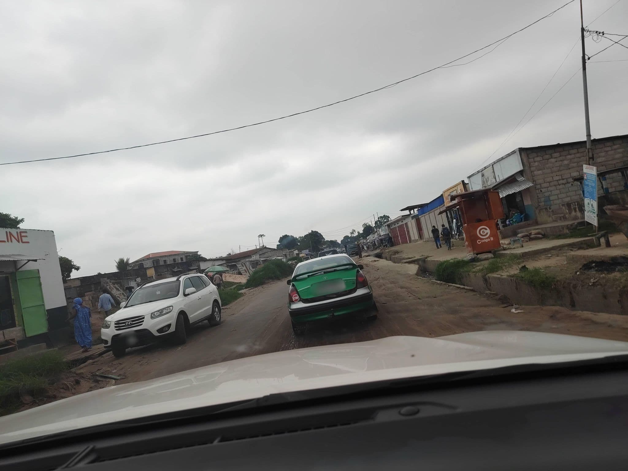 Street view near Auberge Ndosi, Brazzaville — © orlanto (CC BY-SA · Mapillary)