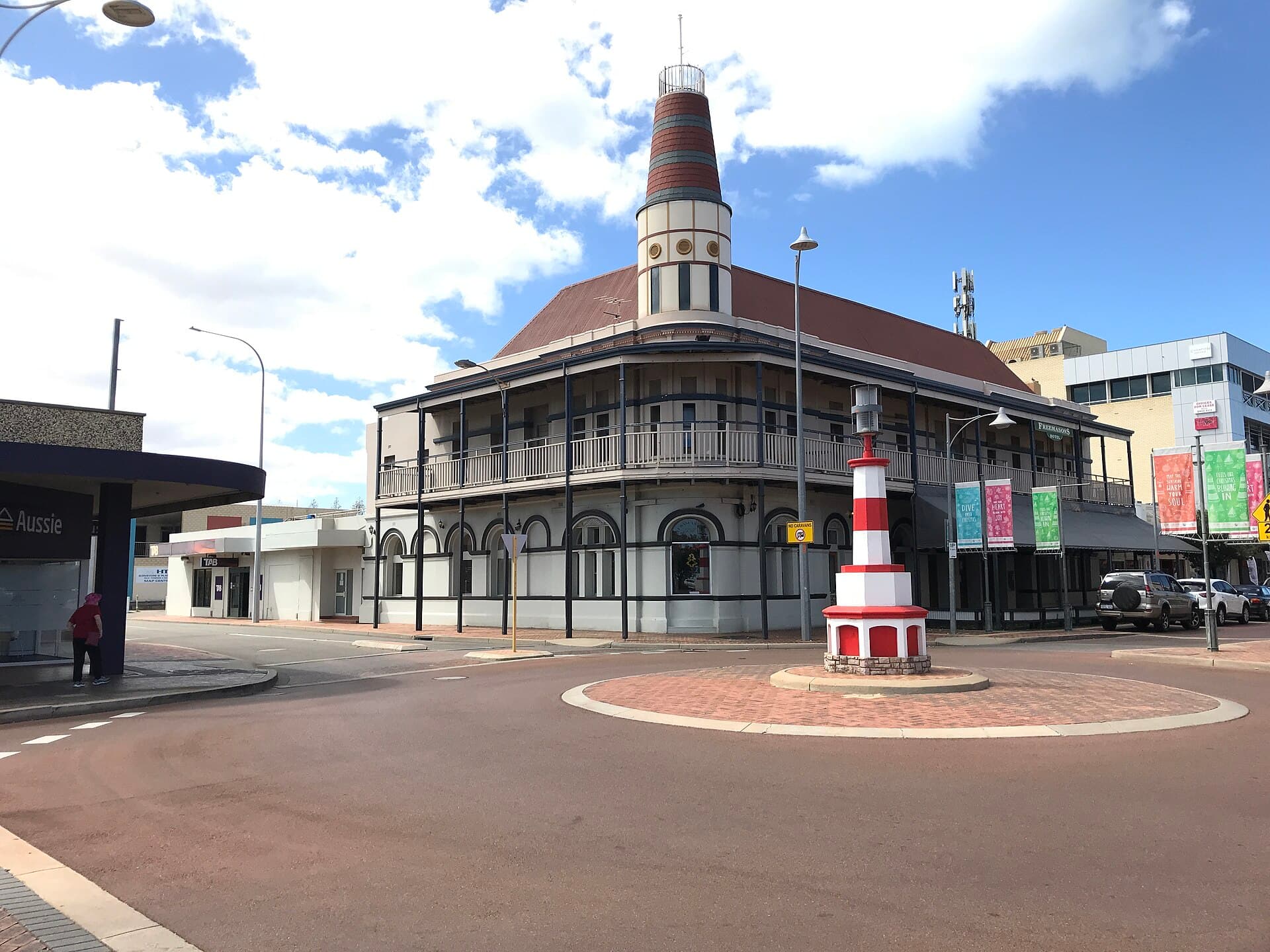 Freemasons Hotel (via Wikimedia Commons, CC BY-SA 3.0)