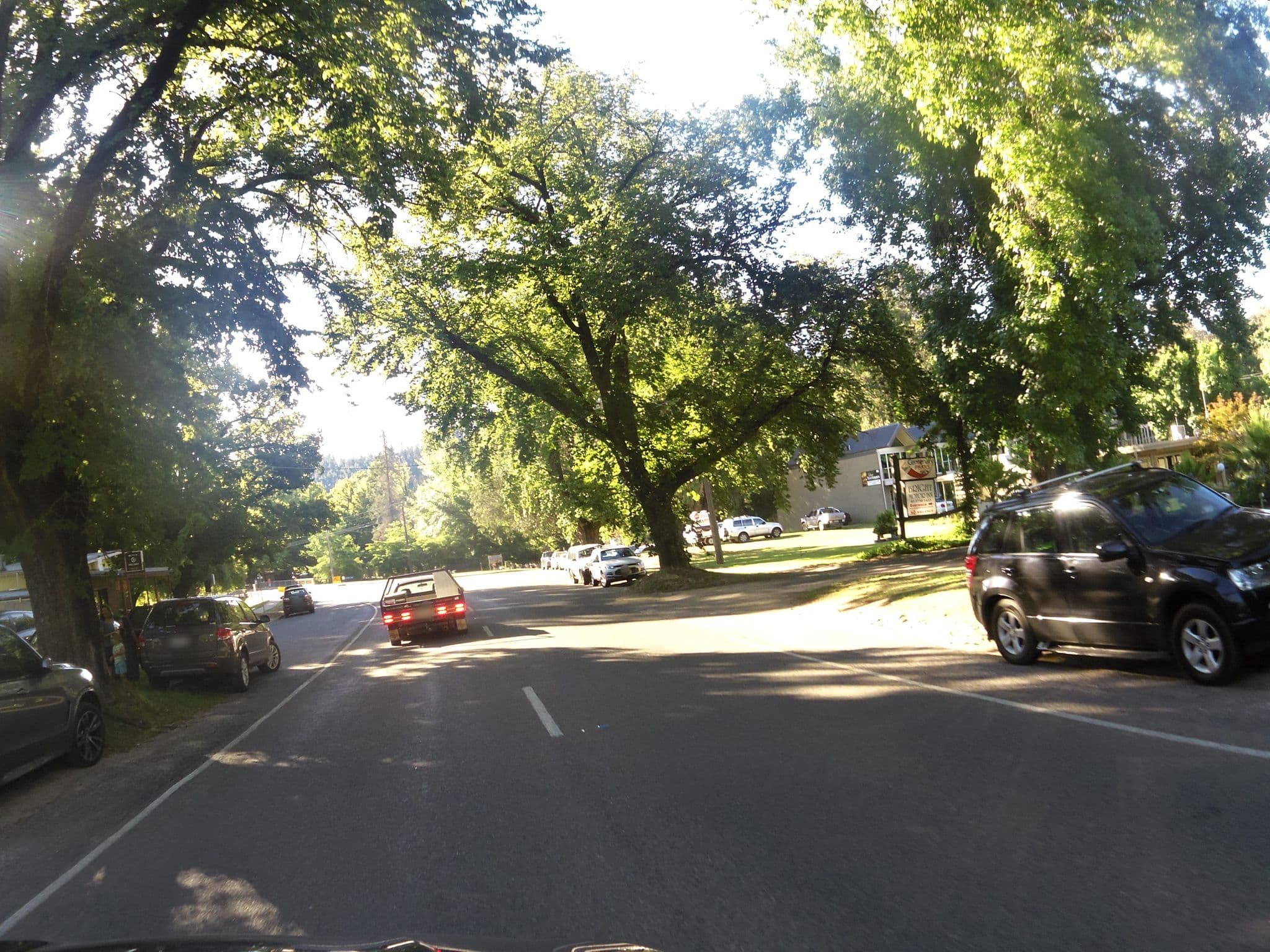Street view near Centenary Peaks, Bright — © skillsy (CC BY-SA · Mapillary)