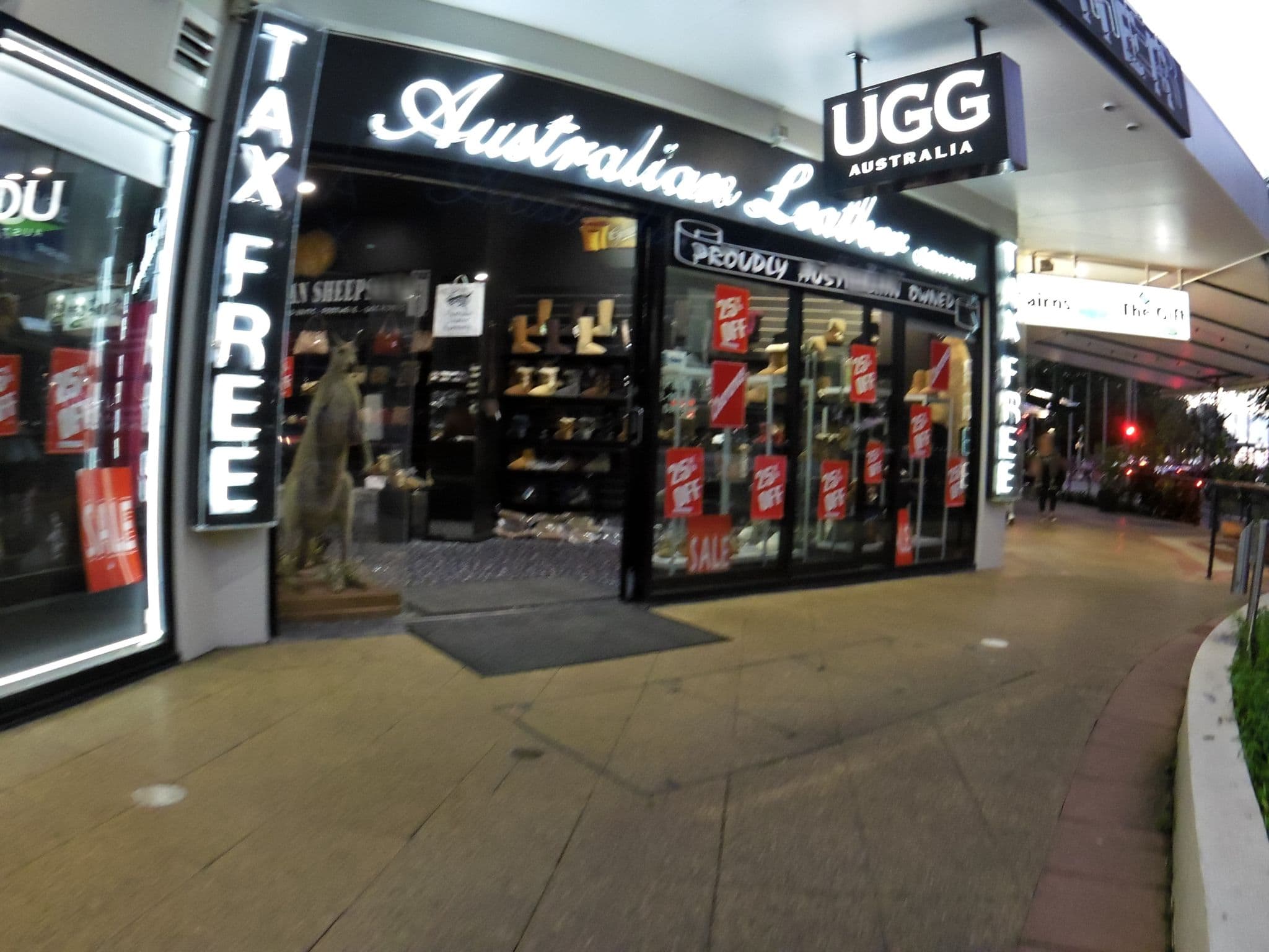 Street view near Mantra Esplanade Cairns, Cairns City — © skillsy (CC BY-SA · Mapillary)