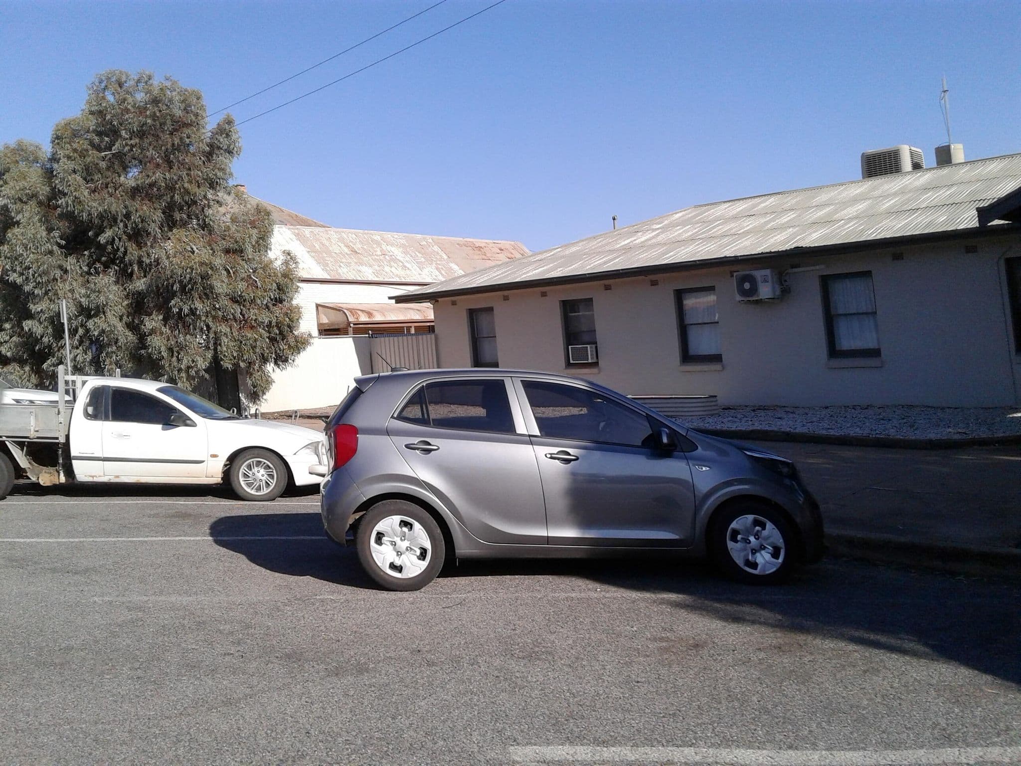 Street view near Broken Hill Tourist Lodge, Broken Hill — © bob3bob3 (CC BY-SA · Mapillary)