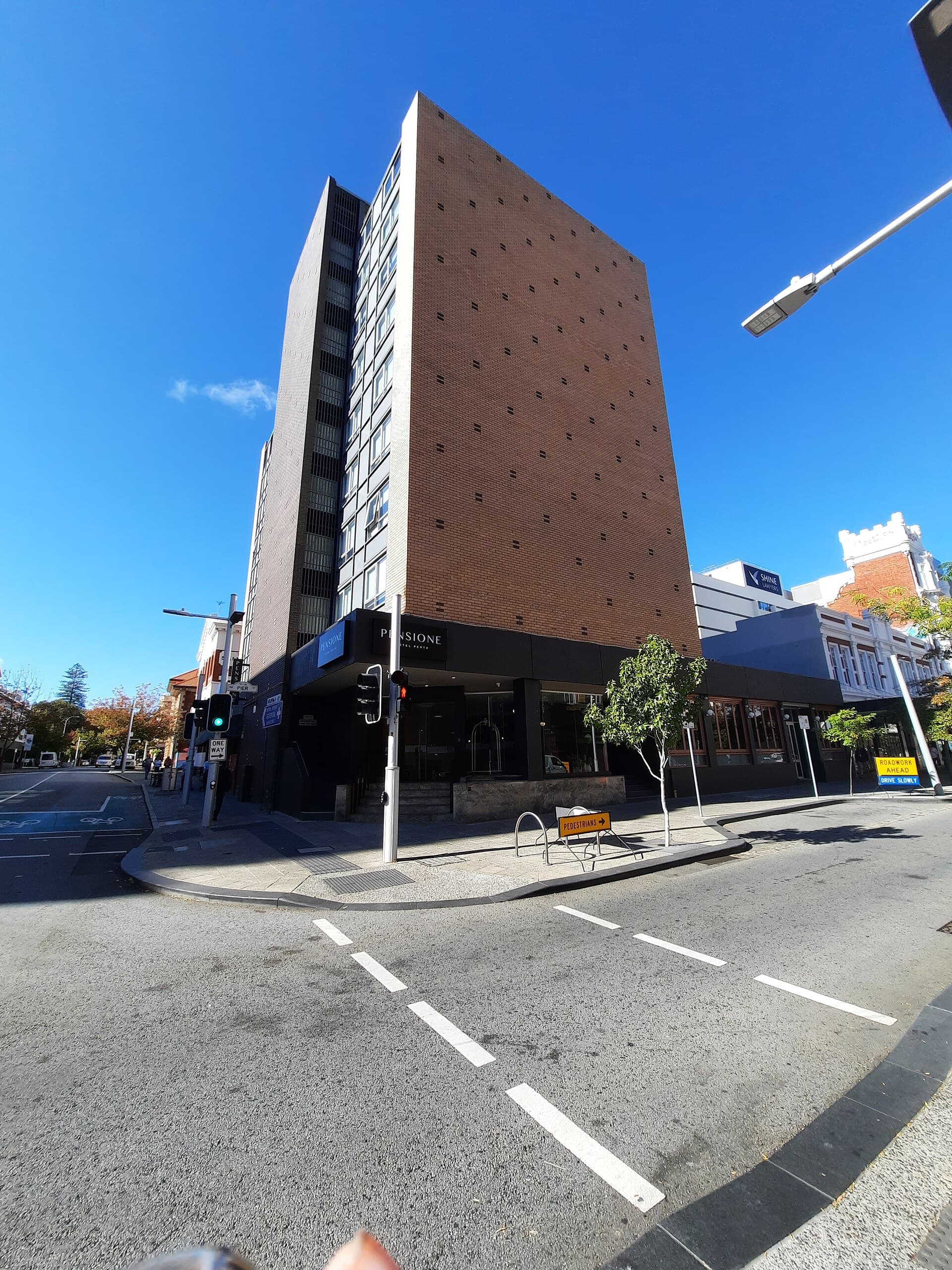 Pensione Hotel Perth (via Wikimedia Commons, CC BY-SA 4.0)